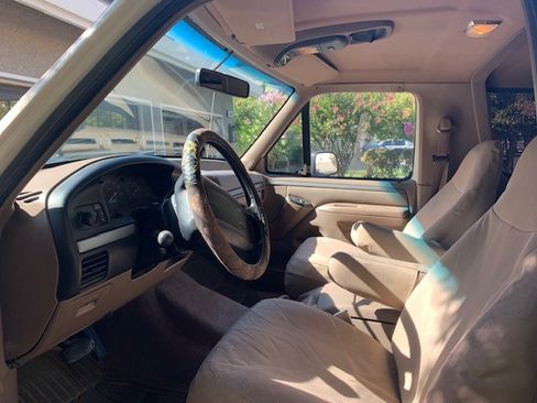 Used 1995 Ford Bronco Sport Utility 2D image 9