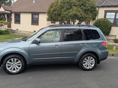Used 2013 Subaru Forester 2.5X Premium image 1