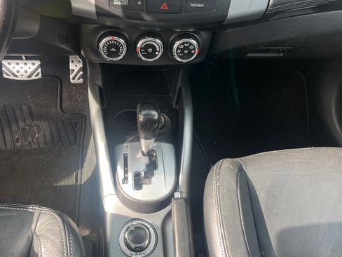 Used 2012 Mitsubishi Outlander GT image 16