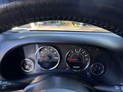 Used 2017 Jeep Wrangler Unlimited Sahara AWD/4WD image 21