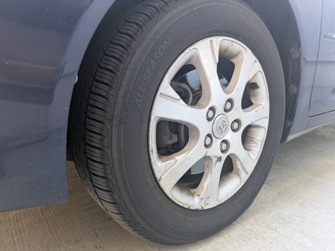Used 2005 Toyota Camry XLE FWD image 9