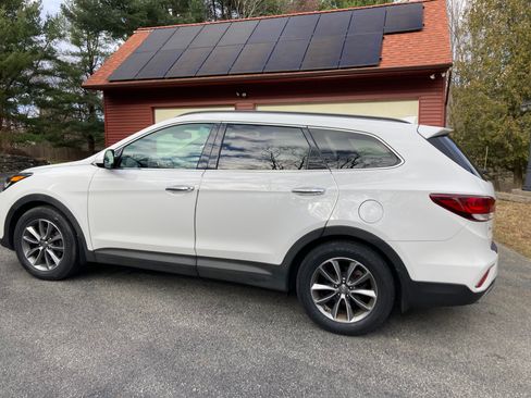 Used 2017 Hyundai Santa Fe SE image 2