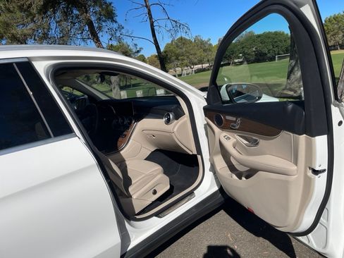 Used 2021 Mercedes-Benz GLC 300 image 6