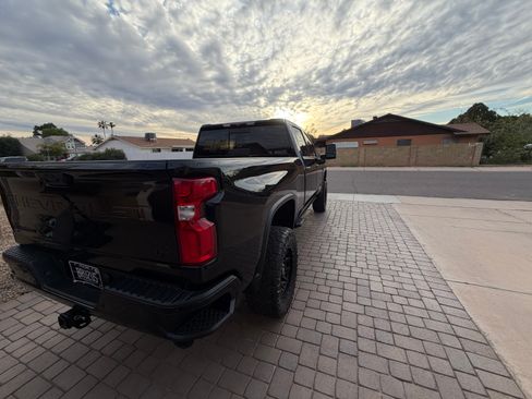 Used 2022 Chevrolet Silverado 2500 LTZ w/ LTZ Convenience Package image 13