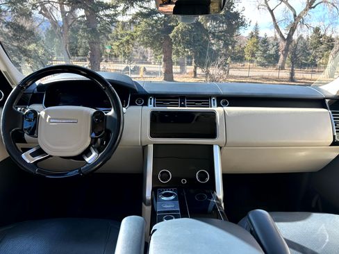 Used 2020 Land Rover Range Rover HSE image 17