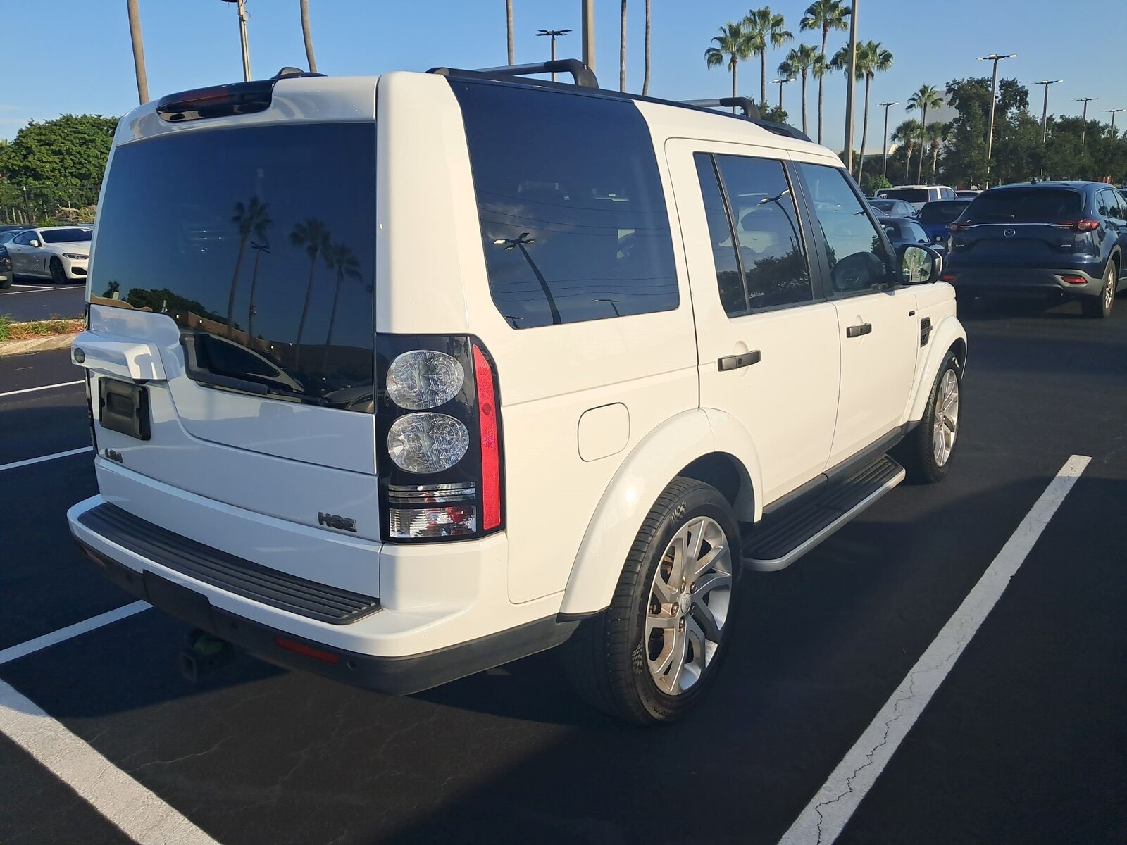 Used 2016 Land Rover LR4 HSE AWD/4WD image 4