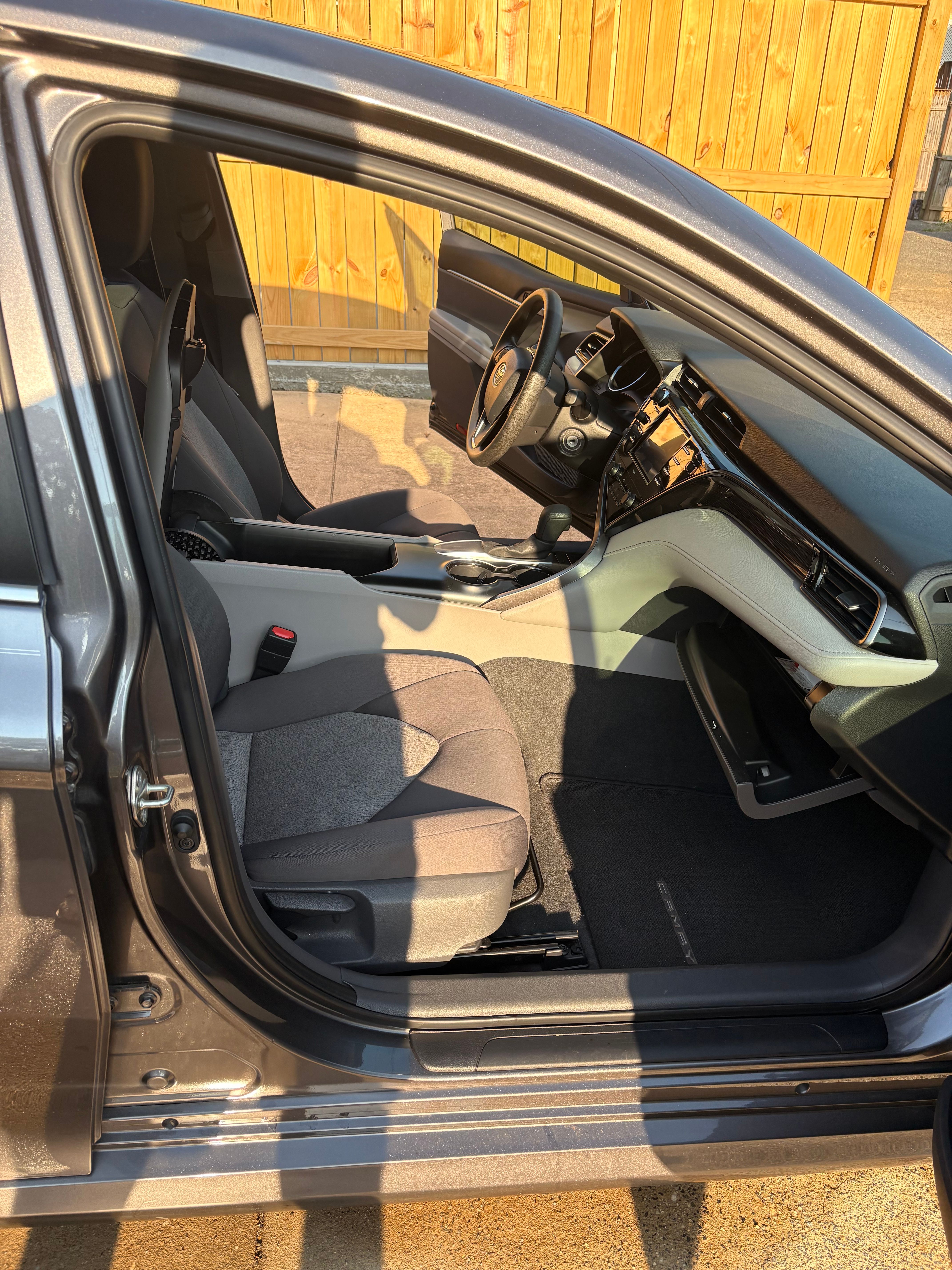 Used 2020 Toyota Camry LE FWD image 14