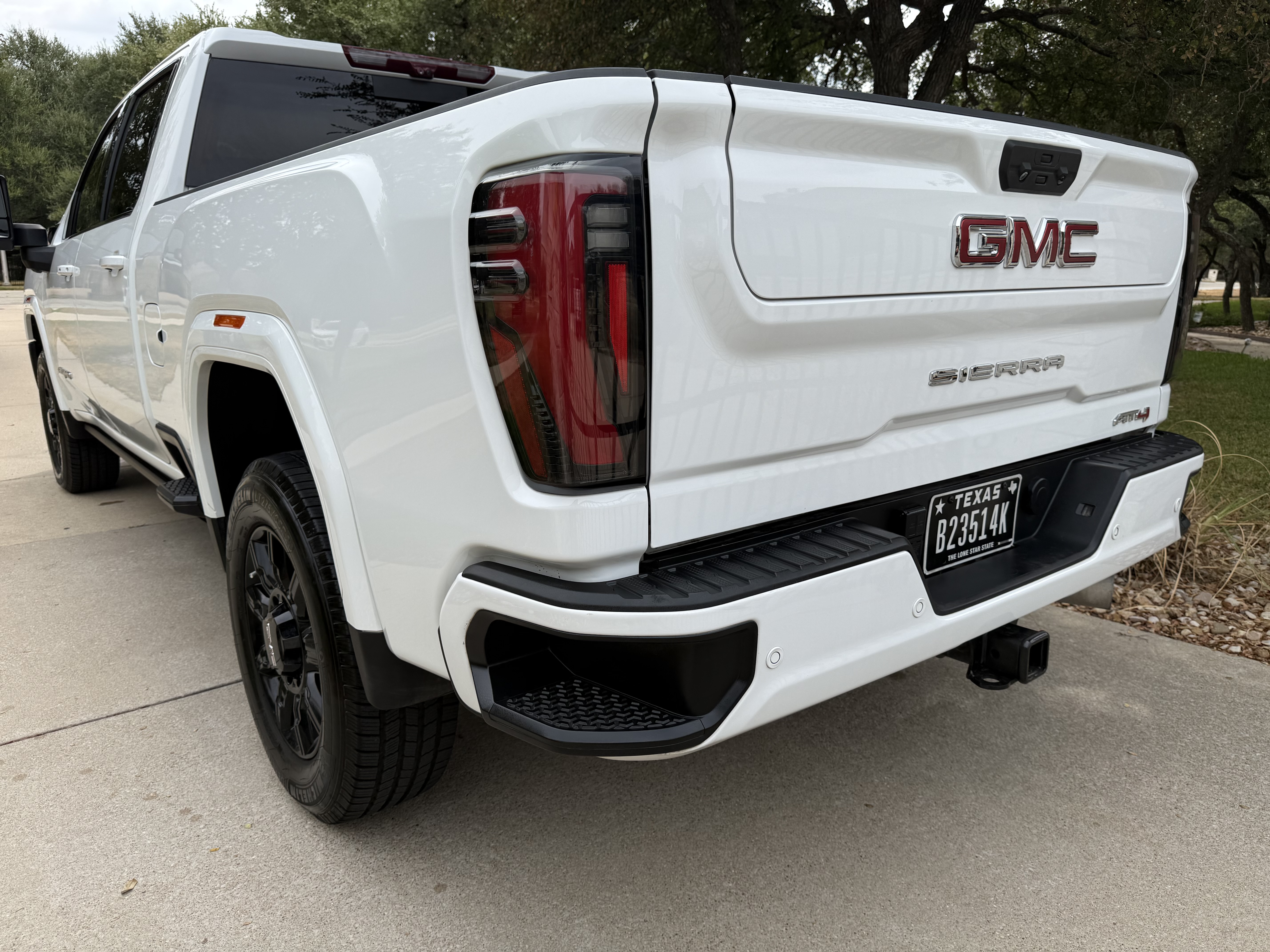 Used 2024 GMC Sierra 2500 AT4 w/ AT4 Premium Plus Package AWD/4WD image 4