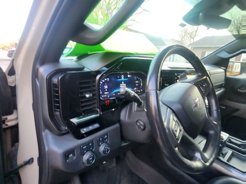 Used 2022 Chevrolet Silverado 1500 ZR2 w/ Technology Package image 14