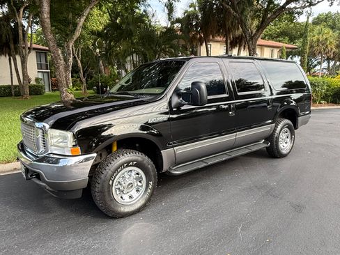 Used 2002 Ford Excursion XLT AWD/4WD image 2