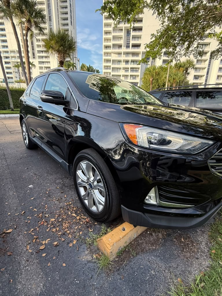 Used 2020 Ford Edge Titanium FWD image 2