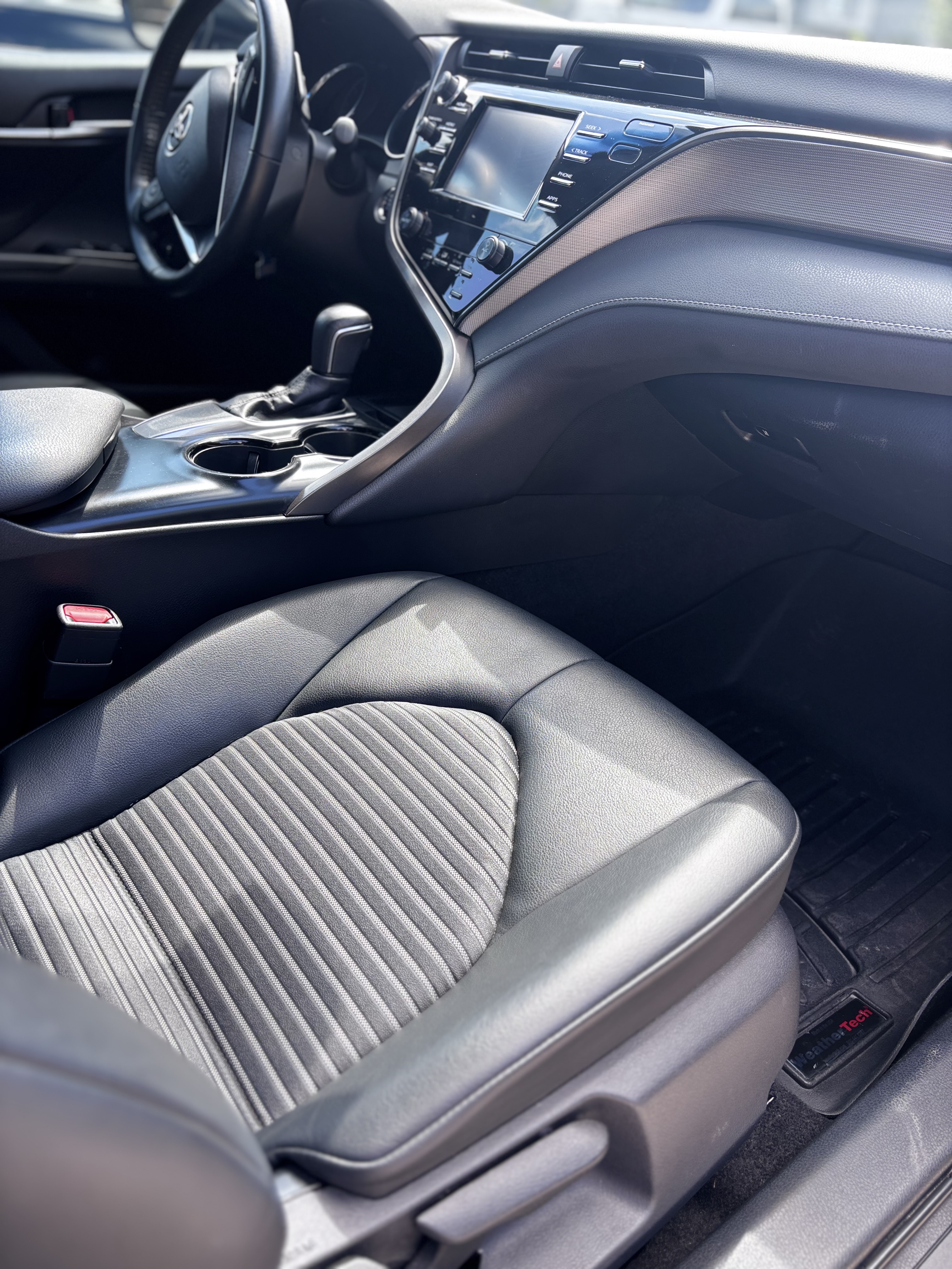 Used 2019 Toyota Camry SE w/ Convenience Package FWD image 5