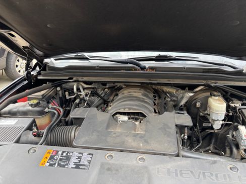 Used 2018 Chevrolet Suburban LT RWD image 11