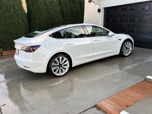 Used 2019 Tesla Model 3 Standard Range Plus image 1