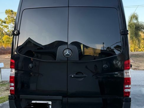 Used 2015 Freightliner Sprinter 2500 image 9