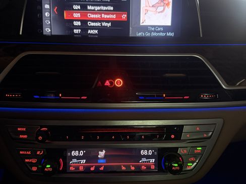 Used 2018 BMW 740i xDrive AWD/4WD image 10