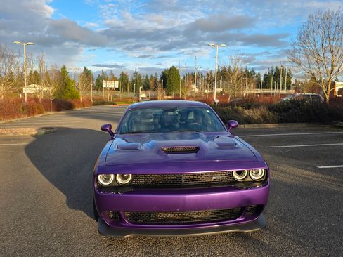 Used 2016 Dodge Challenger SRT Hellcat image 2