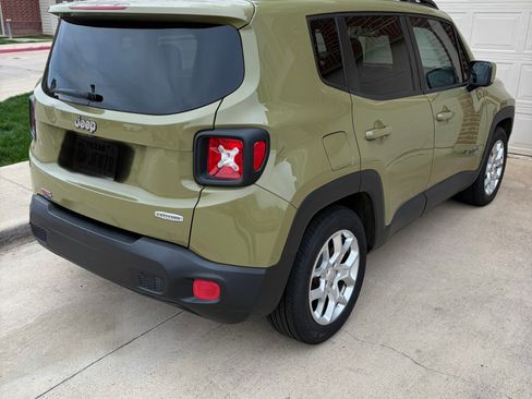 Used 2015 Jeep Renegade Latitude image 4
