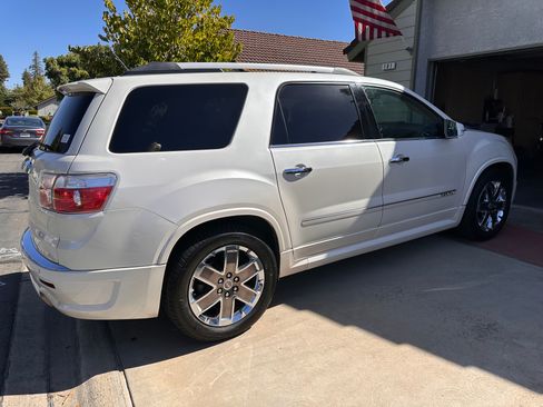 Used 2012 GMC Acadia Denali image 2