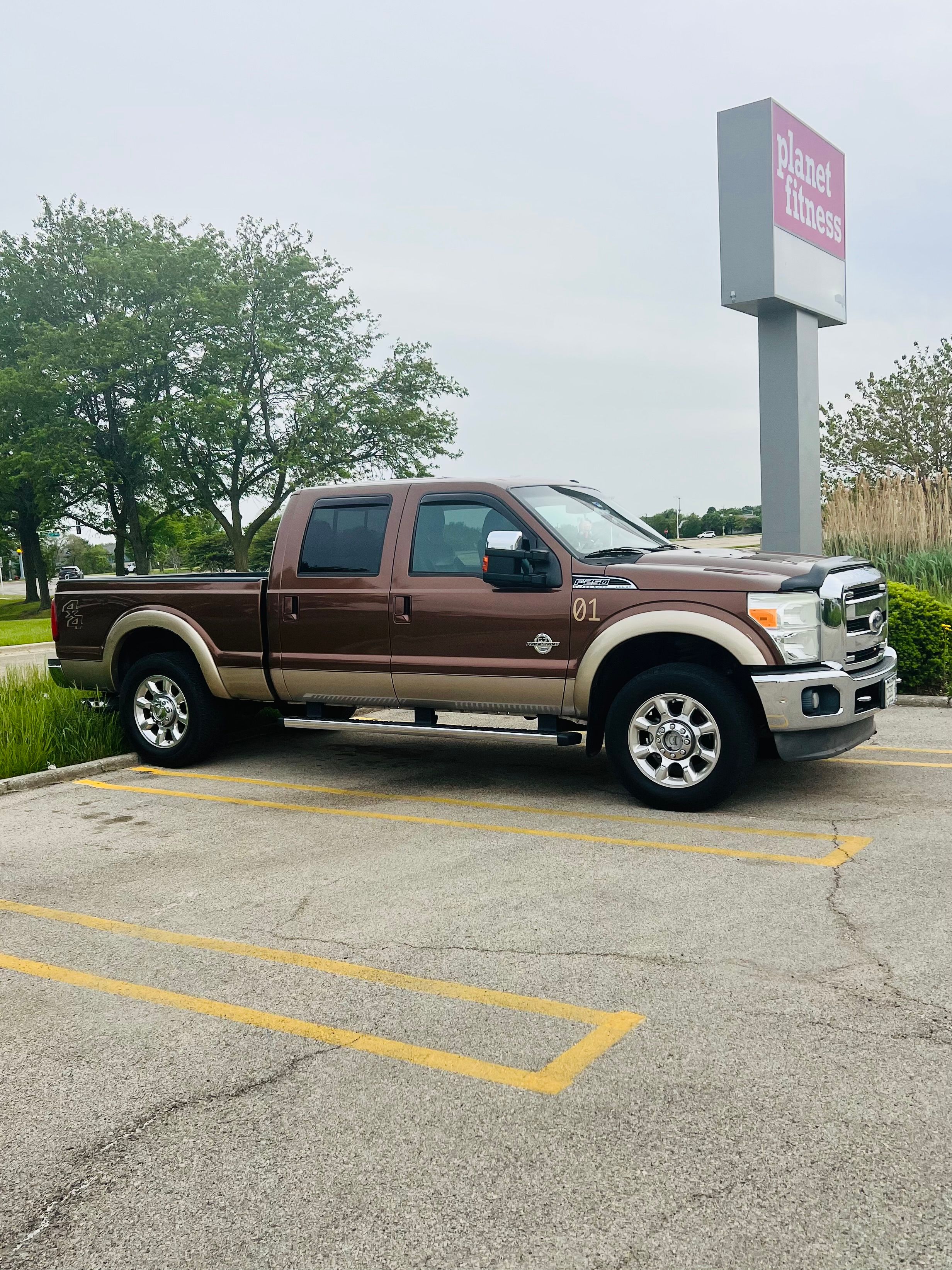 Used 2011 Ford F250 Lariat w/ Chrome Pkg AWD/4WD image 4