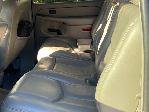 Used 2005 GMC Yukon XL SLT w/ SLT Preferred Equipment Group image 10