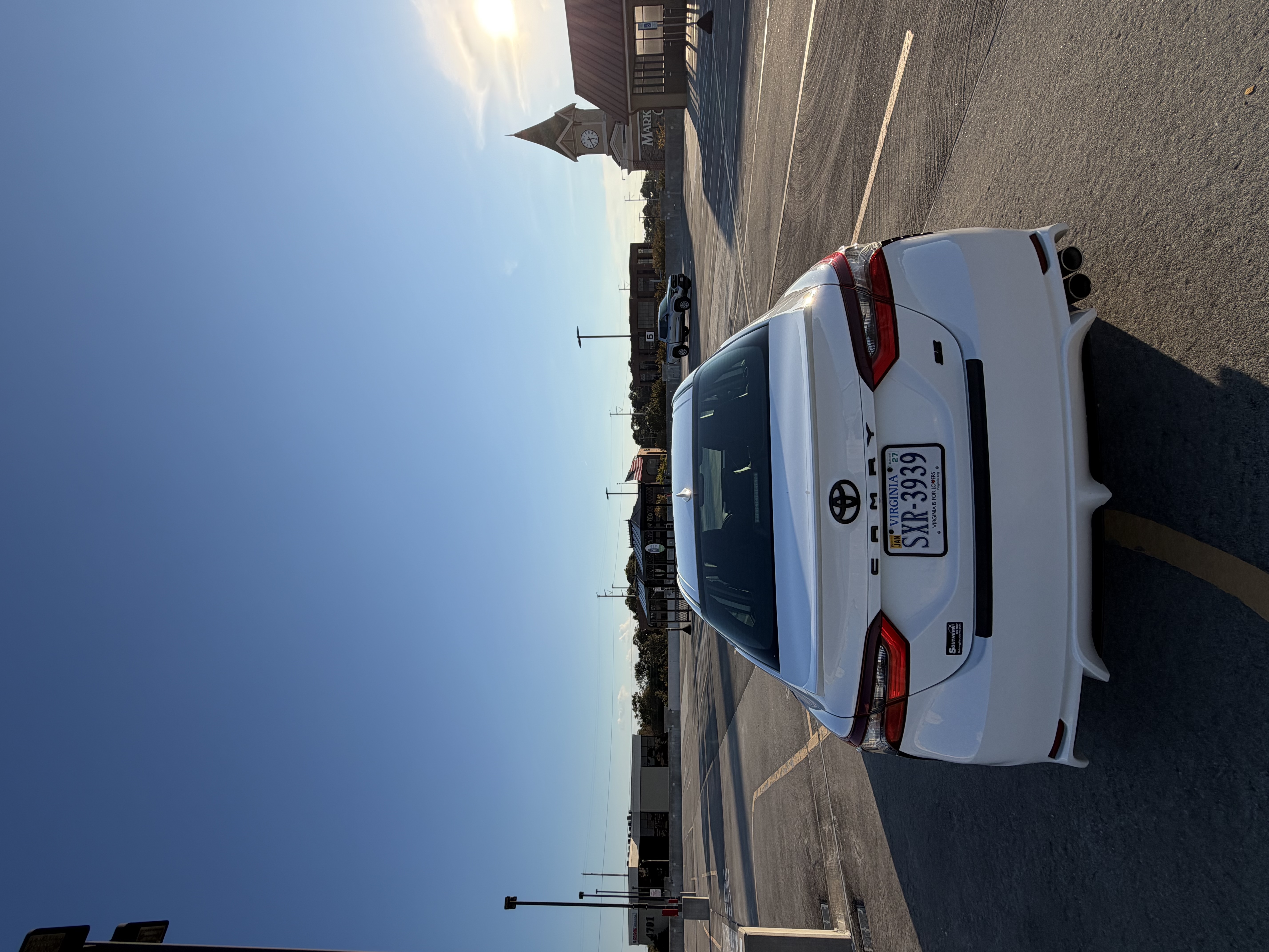 Used 2023 Toyota Camry SE w/ Convenience Package FWD image 2