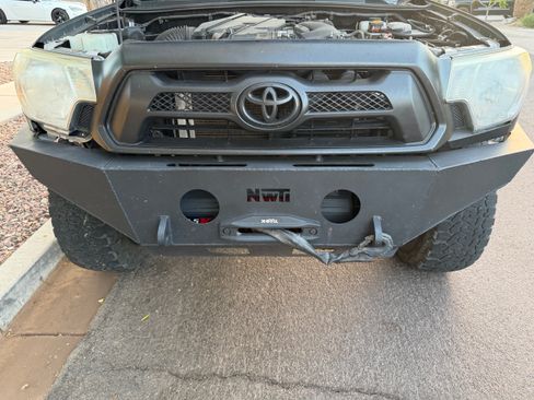 Used 2015 Toyota Tacoma 4x4 Double Cab w/ TRD Off-Road Package image 6