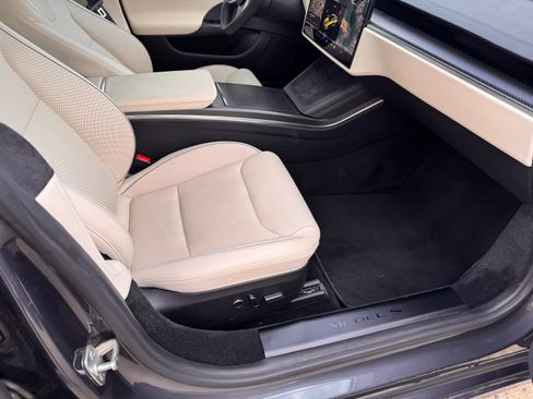 Used 2022 Tesla Model S Plaid image 17