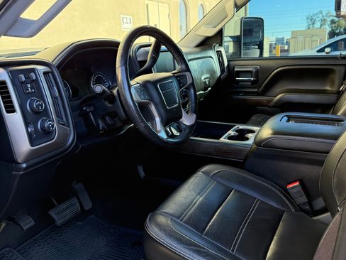 Used 2017 GMC Sierra 2500 Denali w/ Duramax Plus Package image 10