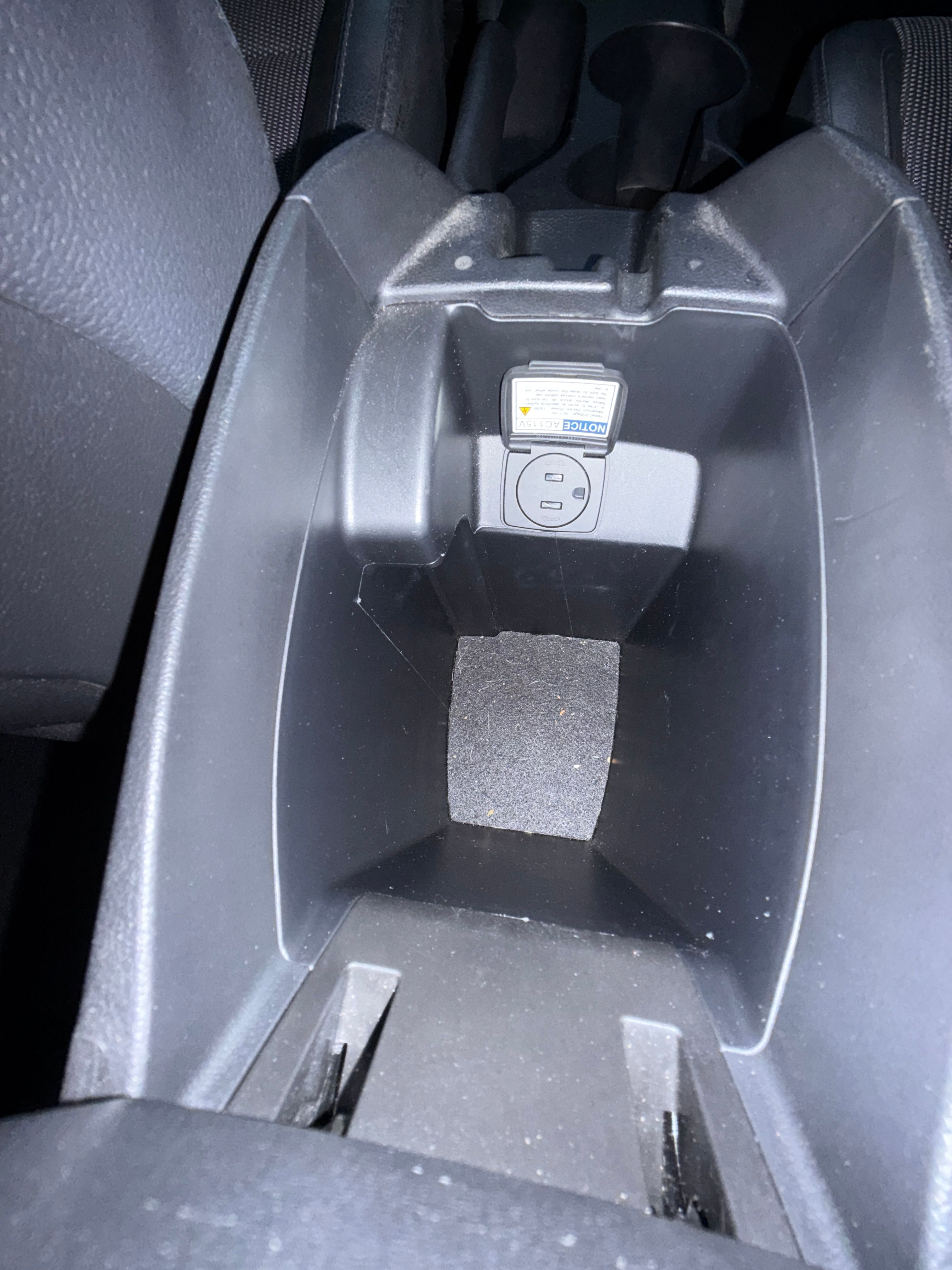 Used 2013 Hyundai Veloster w/ Style Pkg FWD image 9