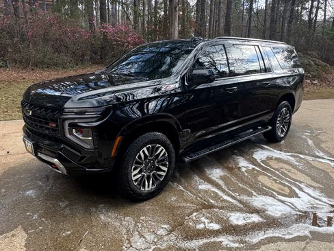 Used 2025 Chevrolet Suburban Z71 w/ Comfort Package image 1