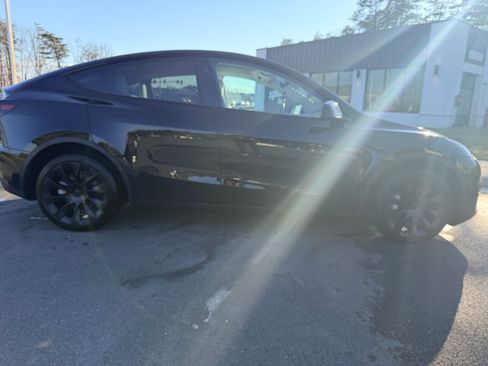 Used 2024 Tesla Model Y Long Range image 8