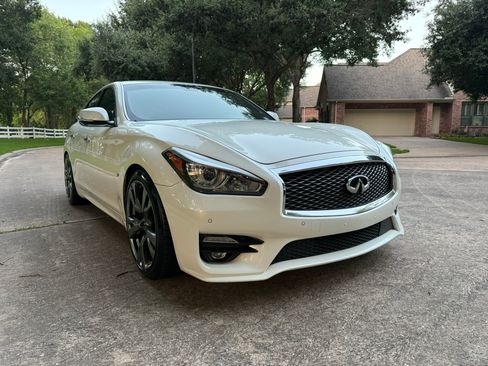 Used 2019 INFINITI Q70 Luxe w/ Sport Package RWD image 6