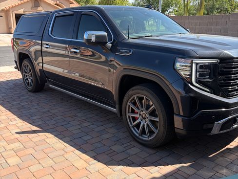 Used 2023 GMC Sierra 1500 Denali Ultimate AWD/4WD image 2