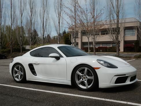 Used 2017 Porsche 718 Cayman image 2