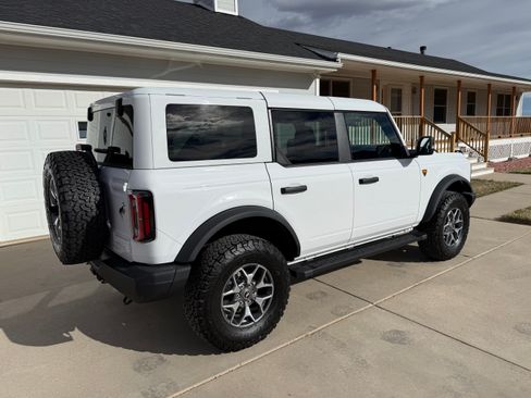 Used 2025 Ford Bronco Badlands image 9