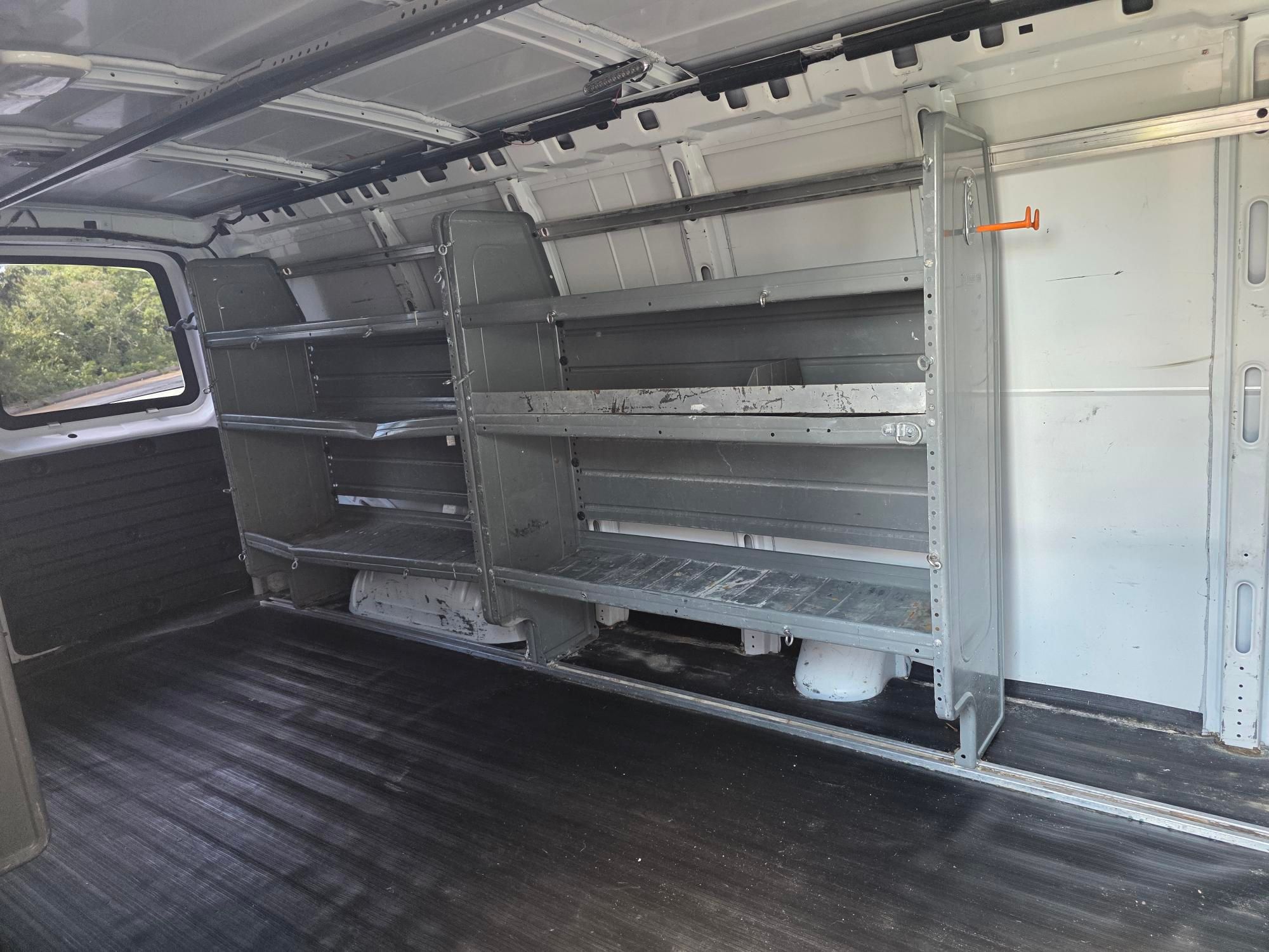Used 2011 Chevrolet Express 2500 Extended RWD image 23