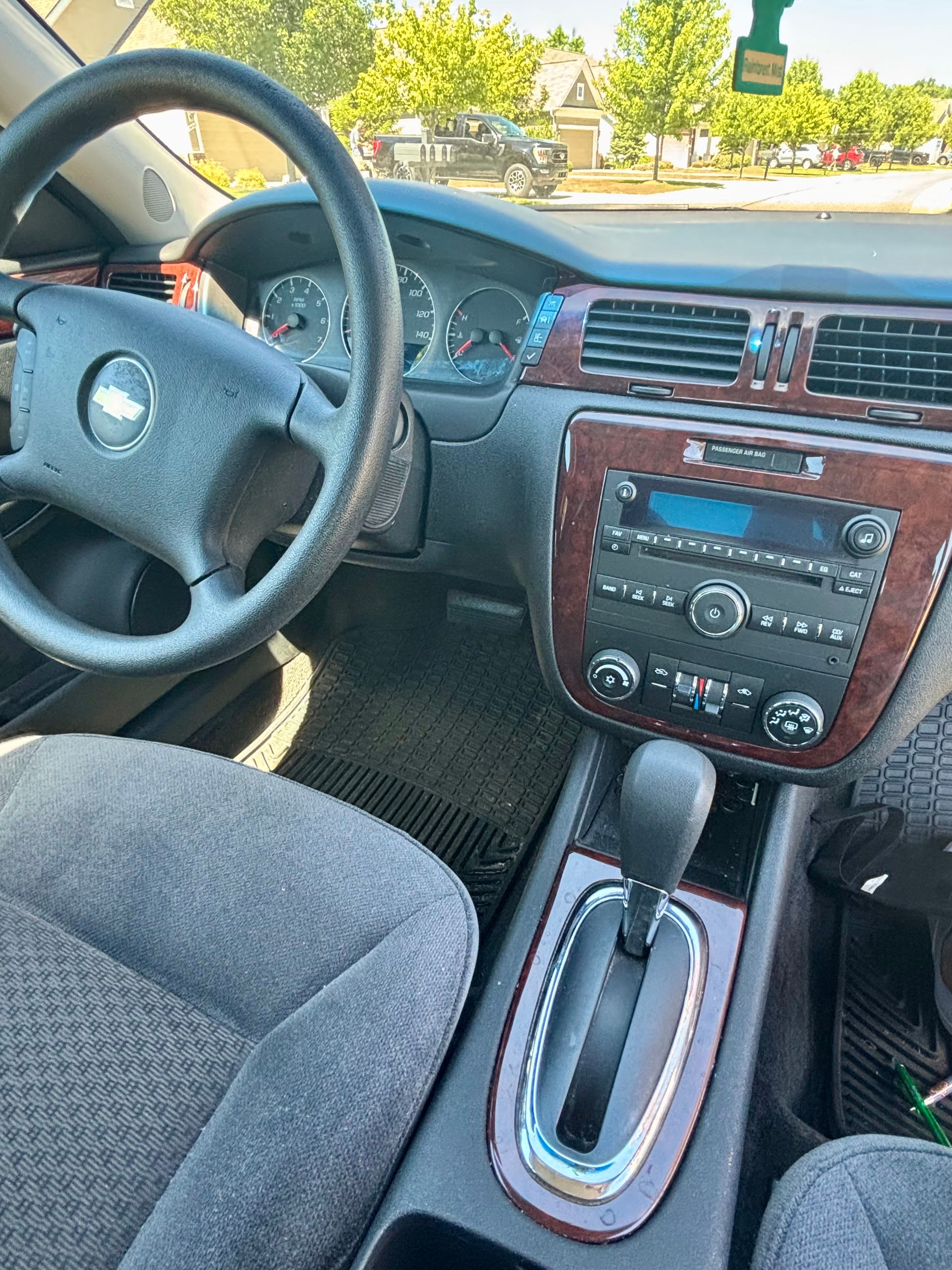 Used 2009 Chevrolet Impala LT FWD image 10