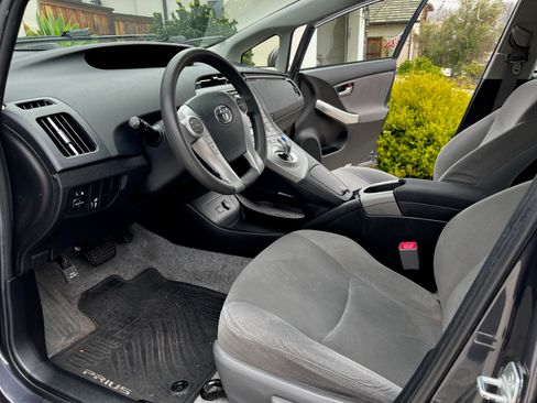 Used 2013 Toyota Prius Two image 12