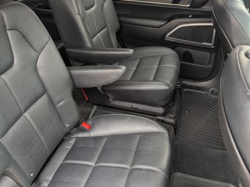 Used 2022 Kia Telluride EX w/ EX Premium Package image 9