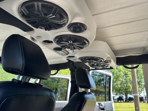 Used 2013 Jeep Wrangler Unlimited Sahara AWD/4WD image 14