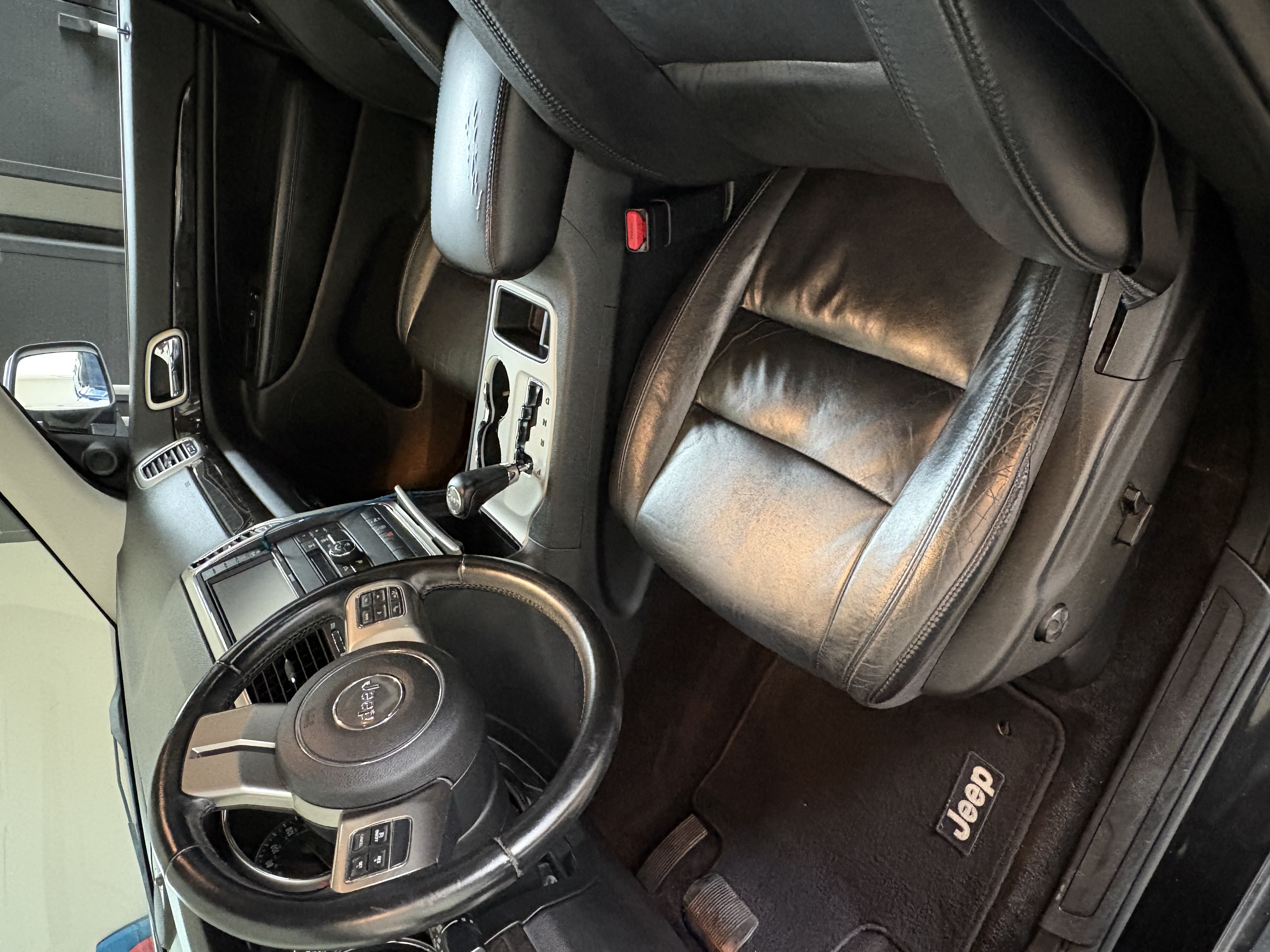 Used 2012 Jeep Grand Cherokee Laredo AWD/4WD image 11