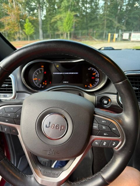 Used 2022 Jeep Grand Cherokee Limited w/ Tech Group AWD/4WD image 10