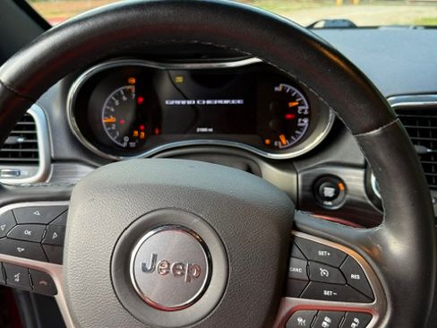 Used 2022 Jeep Grand Cherokee Limited w/ Tech Group AWD/4WD image 10