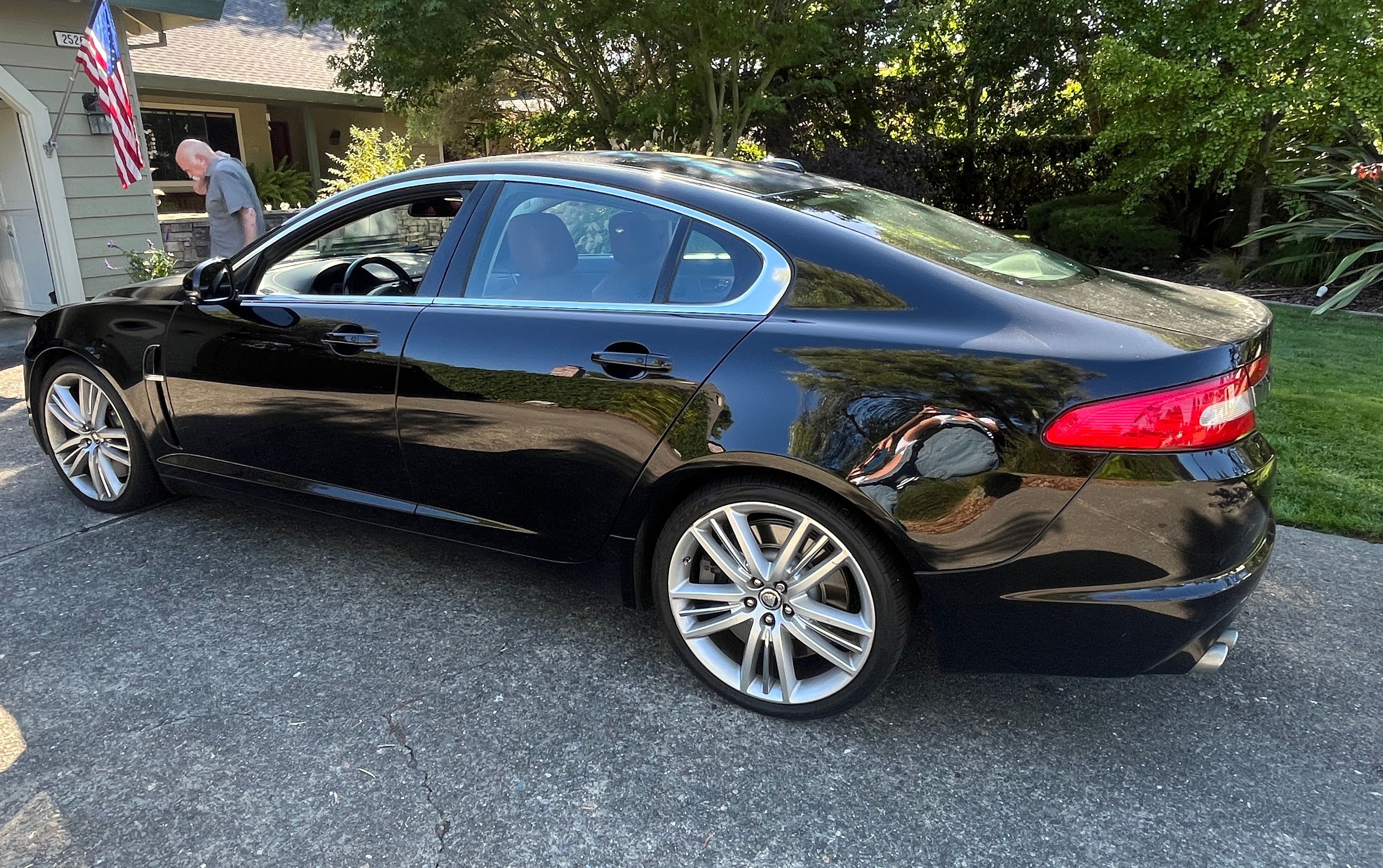 Used 2011 Jaguar XF Supercharged RWD image 10