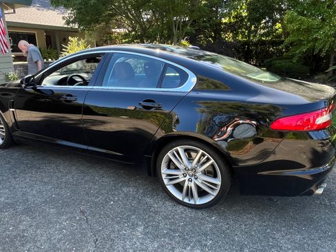 Used 2011 Jaguar XF Supercharged RWD image 10