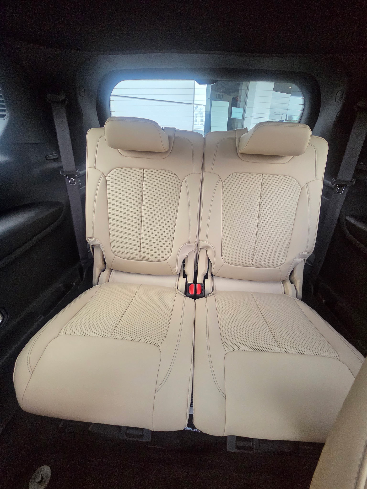 Used 2025 Jeep Grand Cherokee L Limited w/ Luxury Tech Group II AWD/4WD image 5