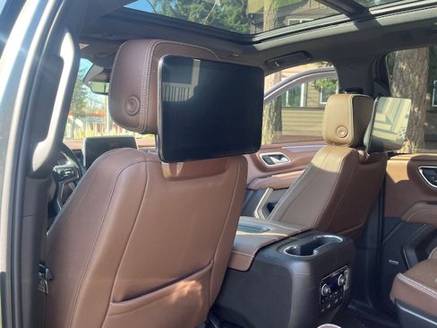 Used 2023 Chevrolet Tahoe High Country w/ Premium Package 2 AWD/4WD image 11