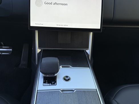 Used 2025 Land Rover Range Rover Autobiography image 9