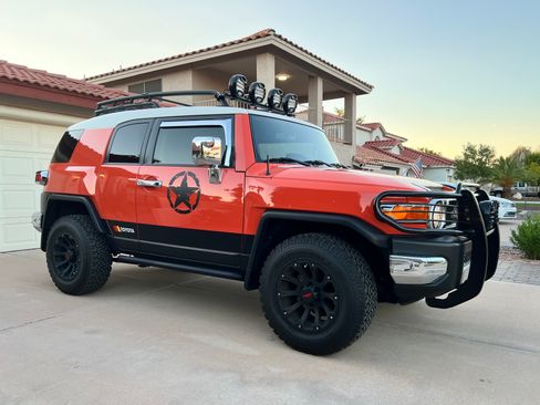 Used 2013 Toyota FJ Cruiser 4WD image 10